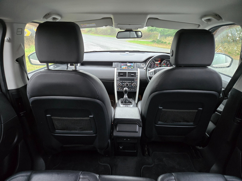 2015 Land Rover Discovery - image 15