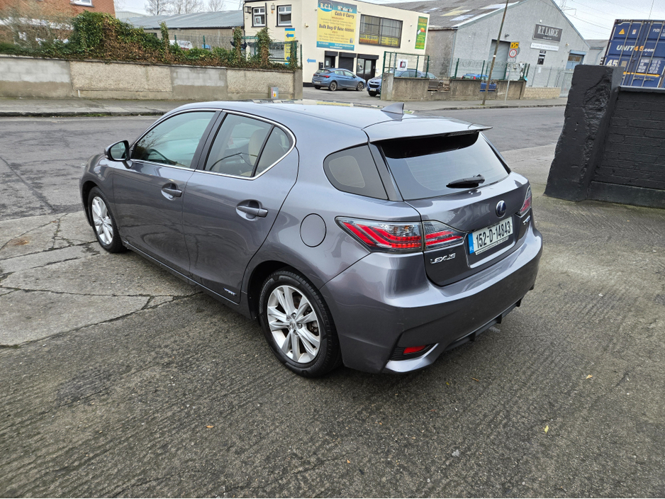 2015 Lexus CT 200 h - image 4