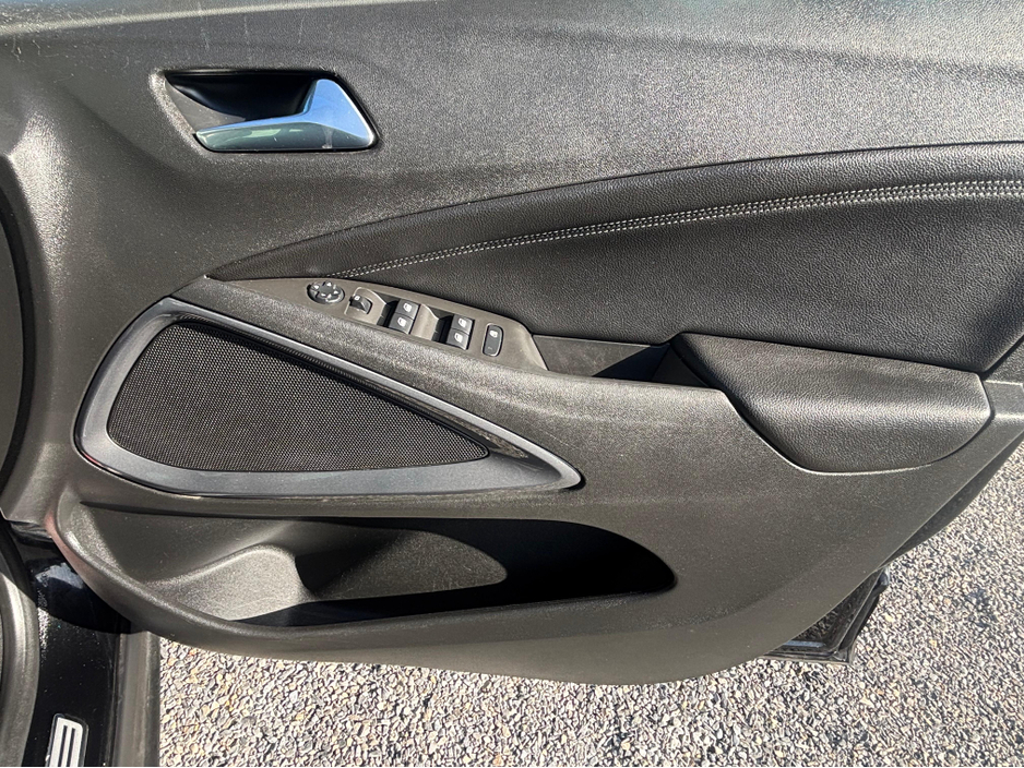 2023 Opel Crossland X - image 10