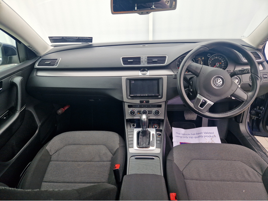 2012 Volkswagen Passat - image 17