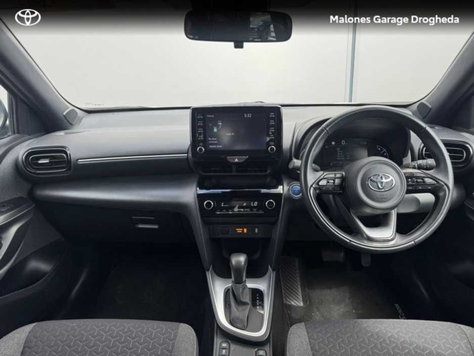 2023 Toyota Yaris Cross - image 8