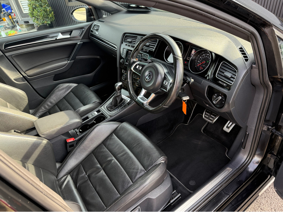 2015 Volkswagen Golf - image 16