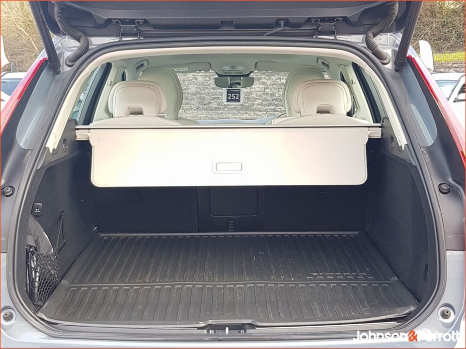 2023 Volvo XC60 T6 Recharge PHEV 350hp AT8 Core €49,900