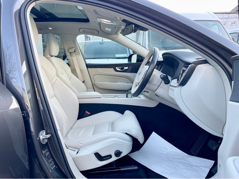 2023 Volvo XC60 - image 7