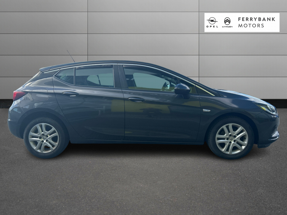 2016 Opel Astra - image 4