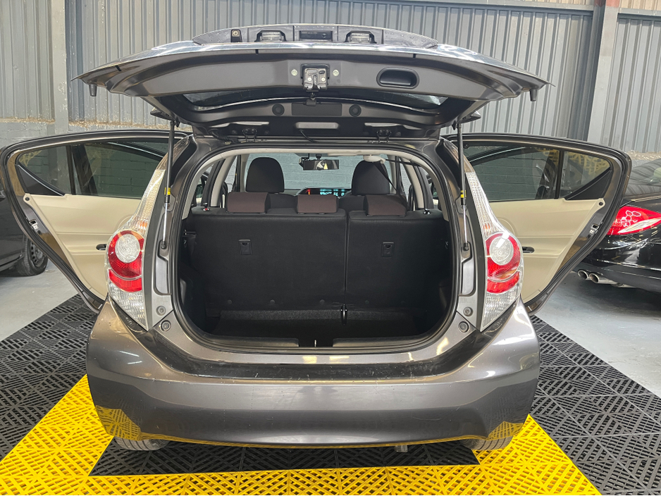 2014 Toyota Aqua 2014 Hybrid auto €8,495