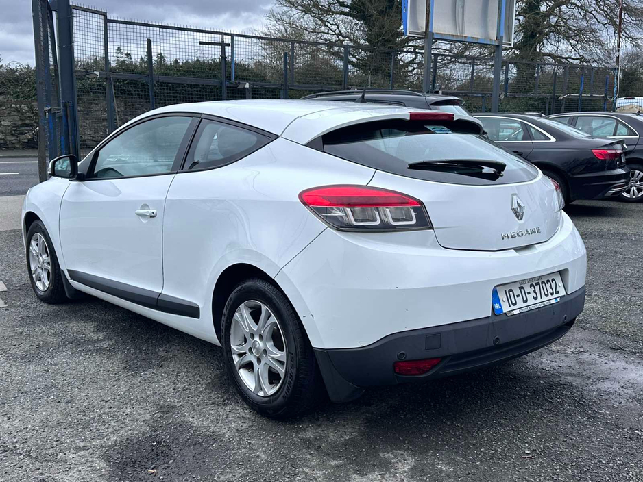 2010 Renault Megane - image 4