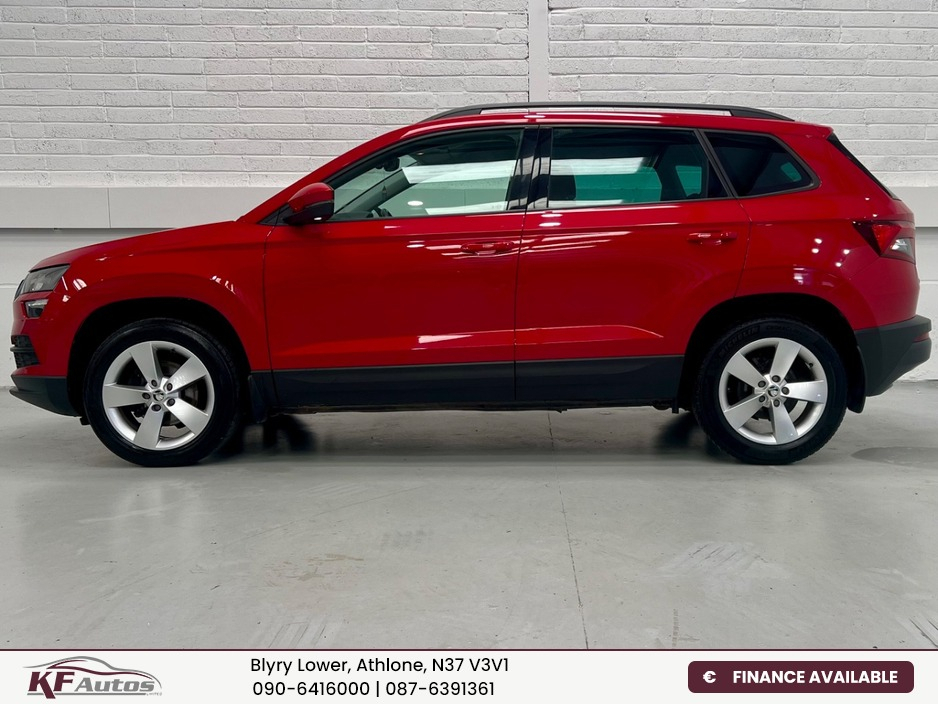 2020 Skoda Karoq - image 4