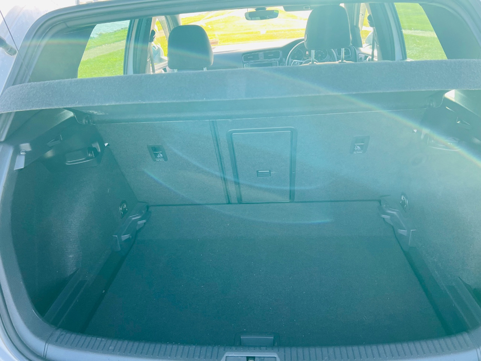 2017 Volkswagen Golf - image 10