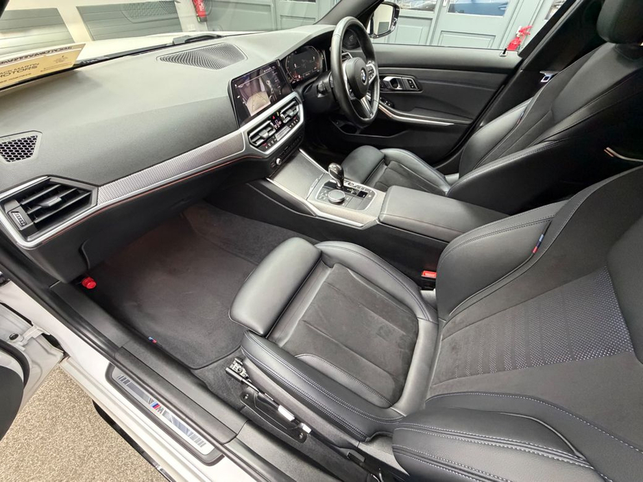 2019 BMW 3 Series - image 27