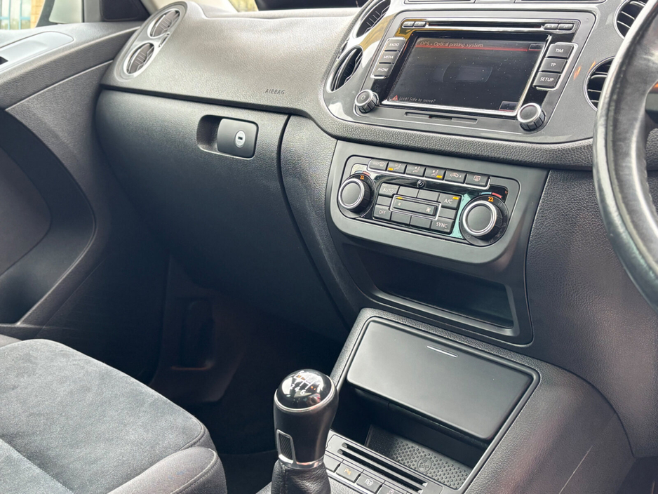 2015 Volkswagen Tiguan - image 9