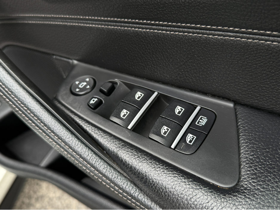 2017 BMW 5 Series - image 18