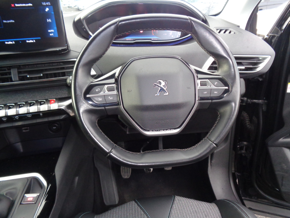 2022 Peugeot 3008 - image 10