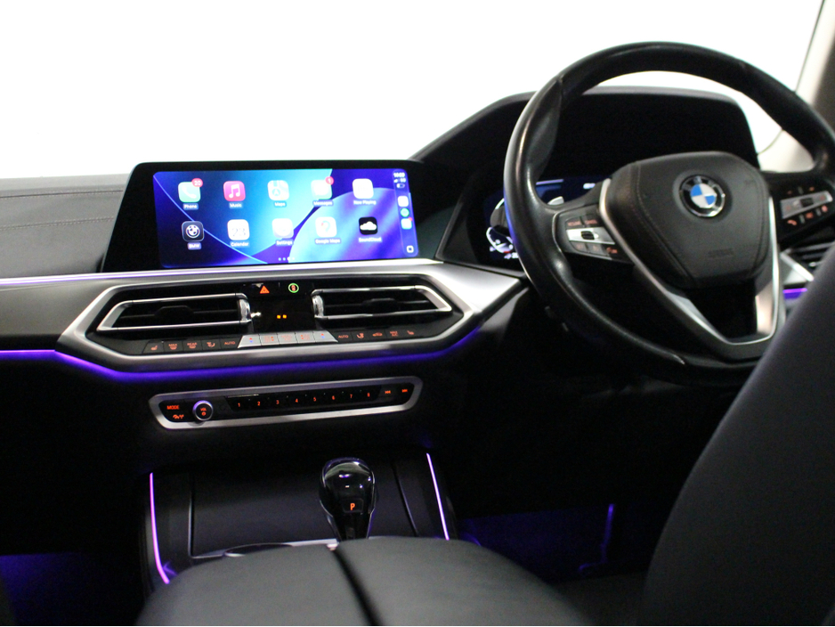 2020 BMW X5 - image 30