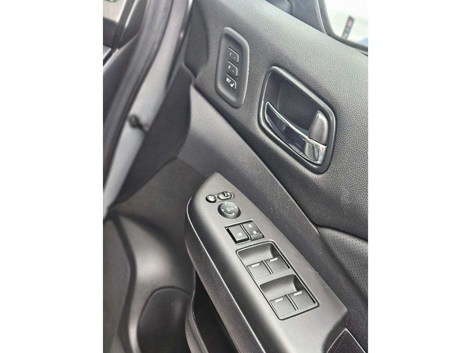 2016 Honda CR-V - image 8