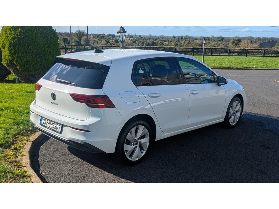 2025 Volkswagen Golf - image 8