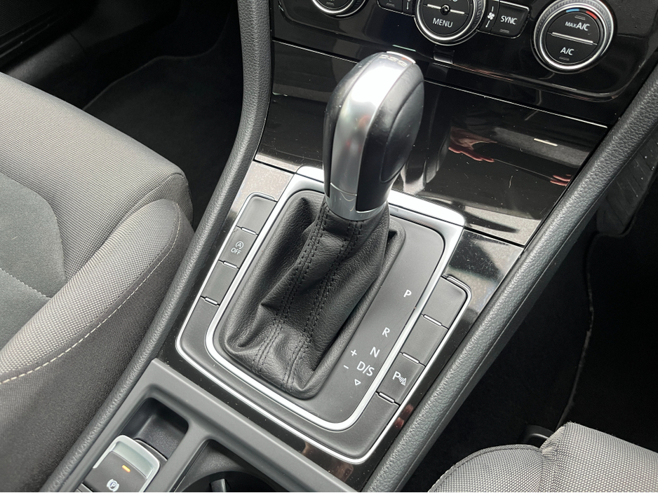 2018 Volkswagen Golf - image 15