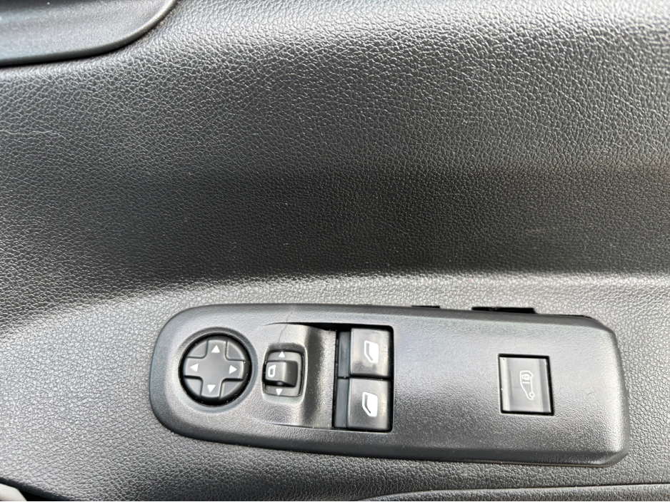 2020 Citroen Berlingo - image 8