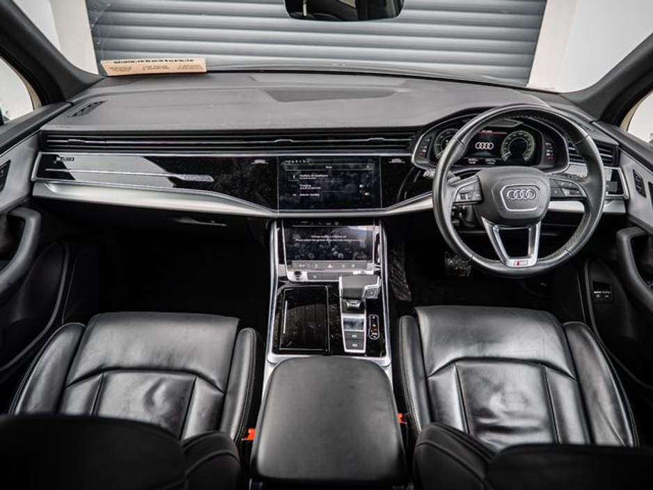 2021 Audi Q7 - image 11