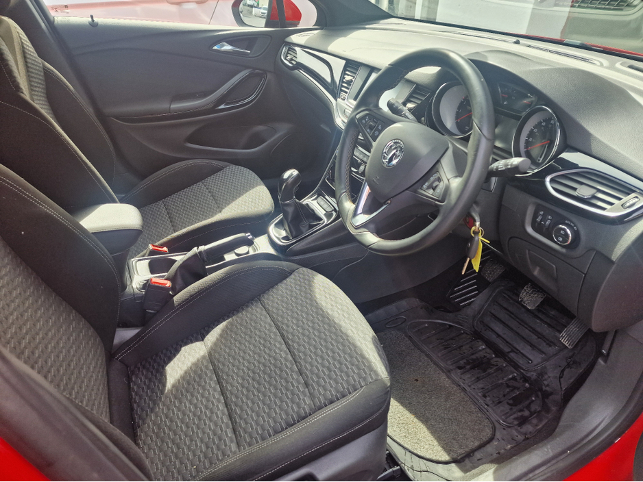 2017 Opel Astra - image 15