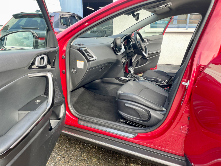 2023 Kia XCeed - image 33