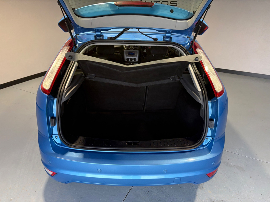 2011 Ford Focus - image 8