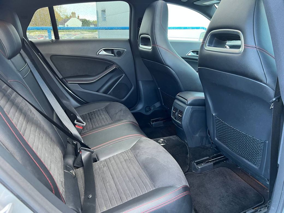 2015 Mercedes-Benz CLA Class CLA180 SHOOTING BRAKE AMG-LINE 1.6 AUTO // PANORAMIC SUNROOF // FULL SERVICE HISTORY // €18,950