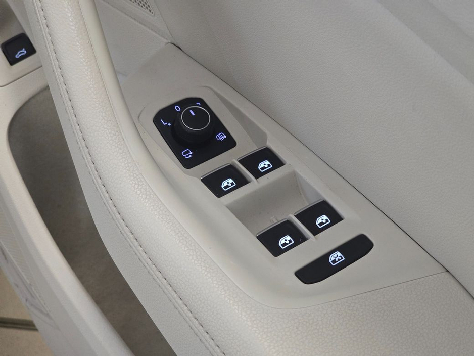 2017 Volkswagen Passat Highline 2.0 TDi Automatic Saloon €13,950