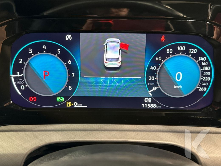 2023 Volkswagen Golf - image 11