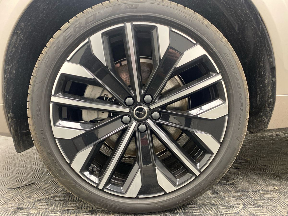 2026 Volvo XC60 - image 6