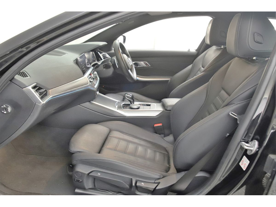 2021 BMW 3 Series - image 15