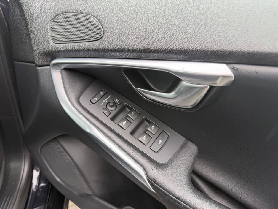 2014 Volvo V40 - image 11