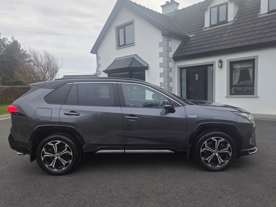 2023 Toyota Rav4 - image 6