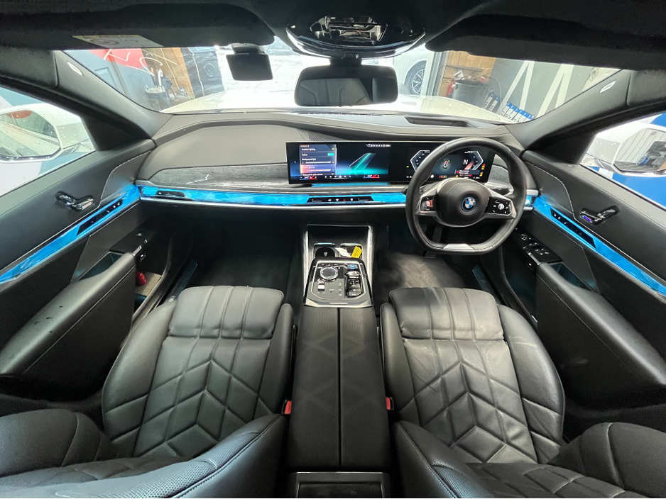 2024 BMW i7 - image 28