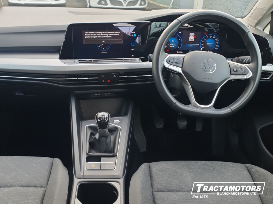 2024 Volkswagen Golf - image 2