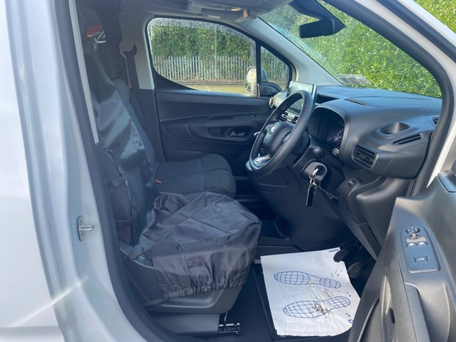 2025 Toyota Proace City SWB GX 100HP 650KGS €26,950