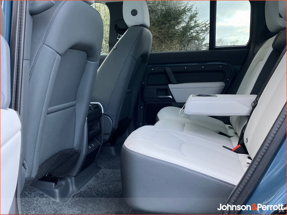 2025 Land Rover Defender 110 2.0 Si4 PHEV 300 PS S Campaign (Remainder of 5 year Manufacturer Warranty) €98,900