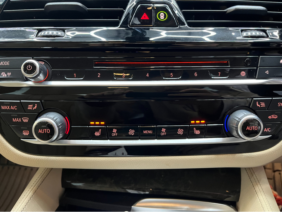 2017 BMW 5 Series €22950! 2017 BMW 520D 523D LUXURY 2.0 AUTOMATIC / CRUISE CONTROL / 360° PARKING CAMERA / ELECTRIC MEMORY HEATED FRONT & REAR SEATS / AMBIENT LIGHTS €22,950