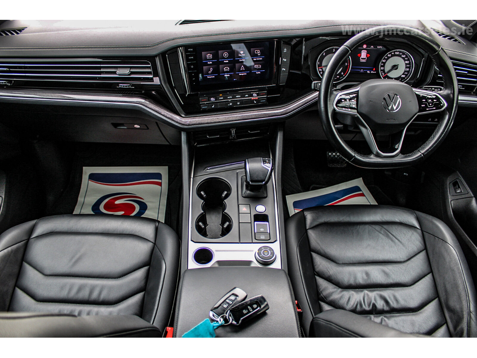 2021 Volkswagen Touareg - image 29