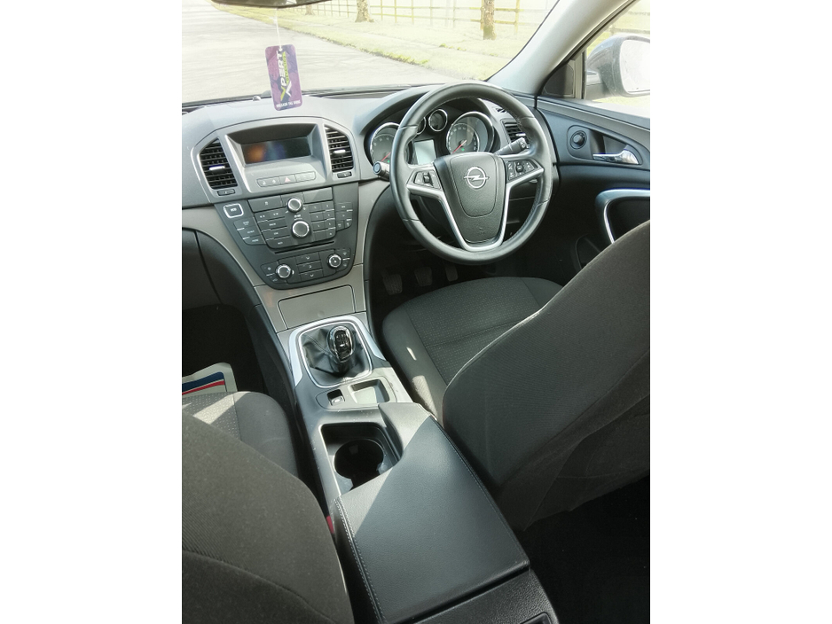 2013 Opel Insignia - image 9