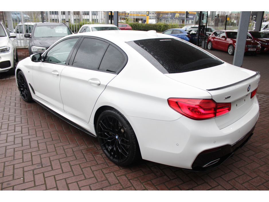 2020 BMW 5 Series - image 6