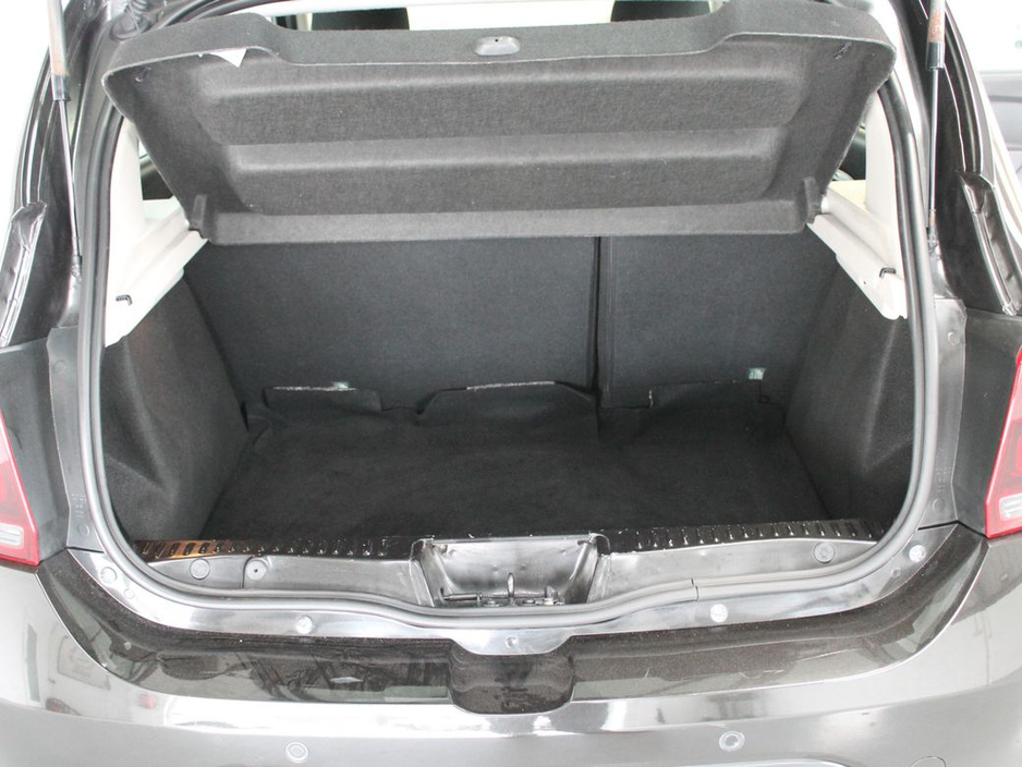 2020 Dacia Sandero - image 14