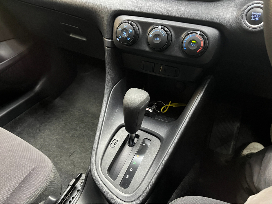 2020 Toyota Yaris - image 15