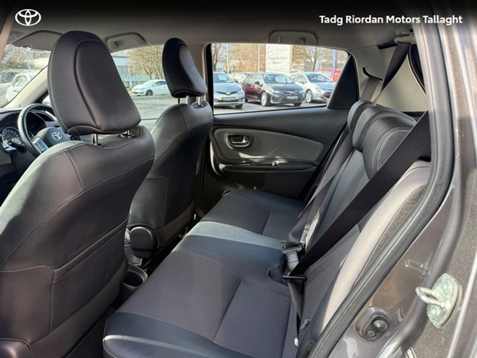 2016 Toyota Yaris - image 8