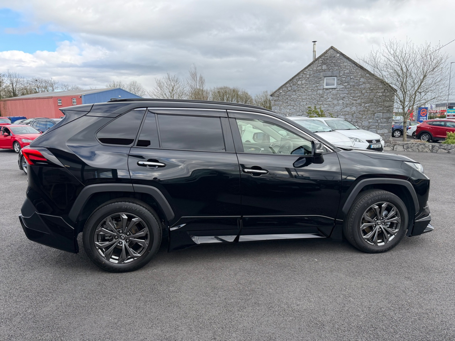 2023 Toyota Rav4 - image 12