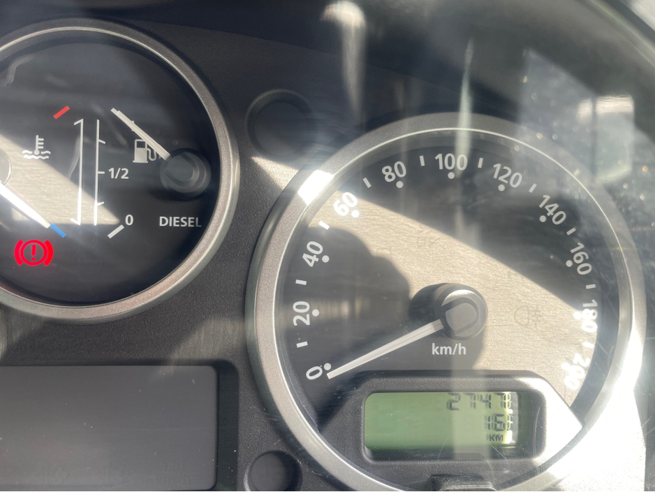 2016 Land Rover Defender - image 3