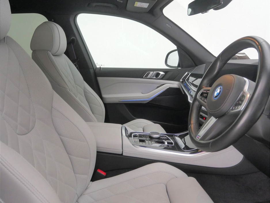 2025 BMW X5 - image 12
