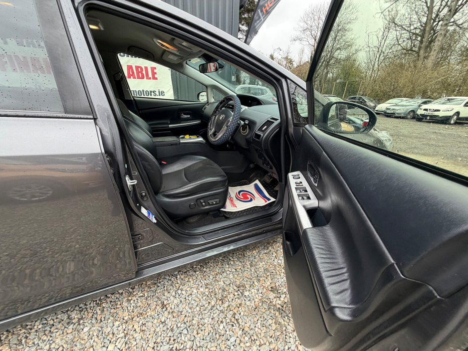 2016 Toyota Prius - image 15