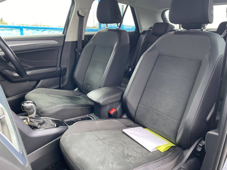 2022 Volkswagen T-Roc - image 6