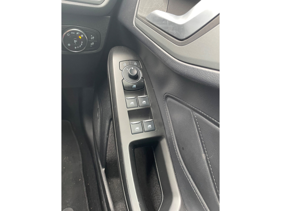 2022 Ford Focus - image 9